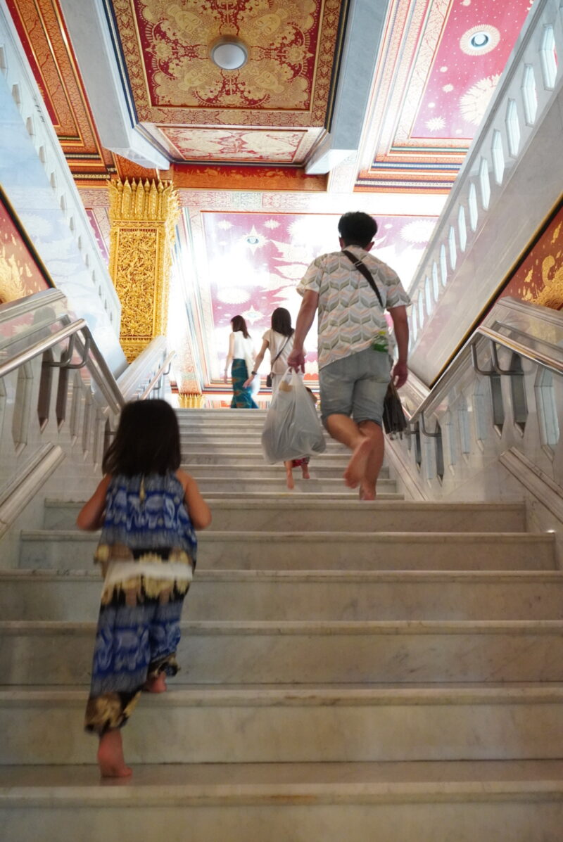 仏塔の中の階段